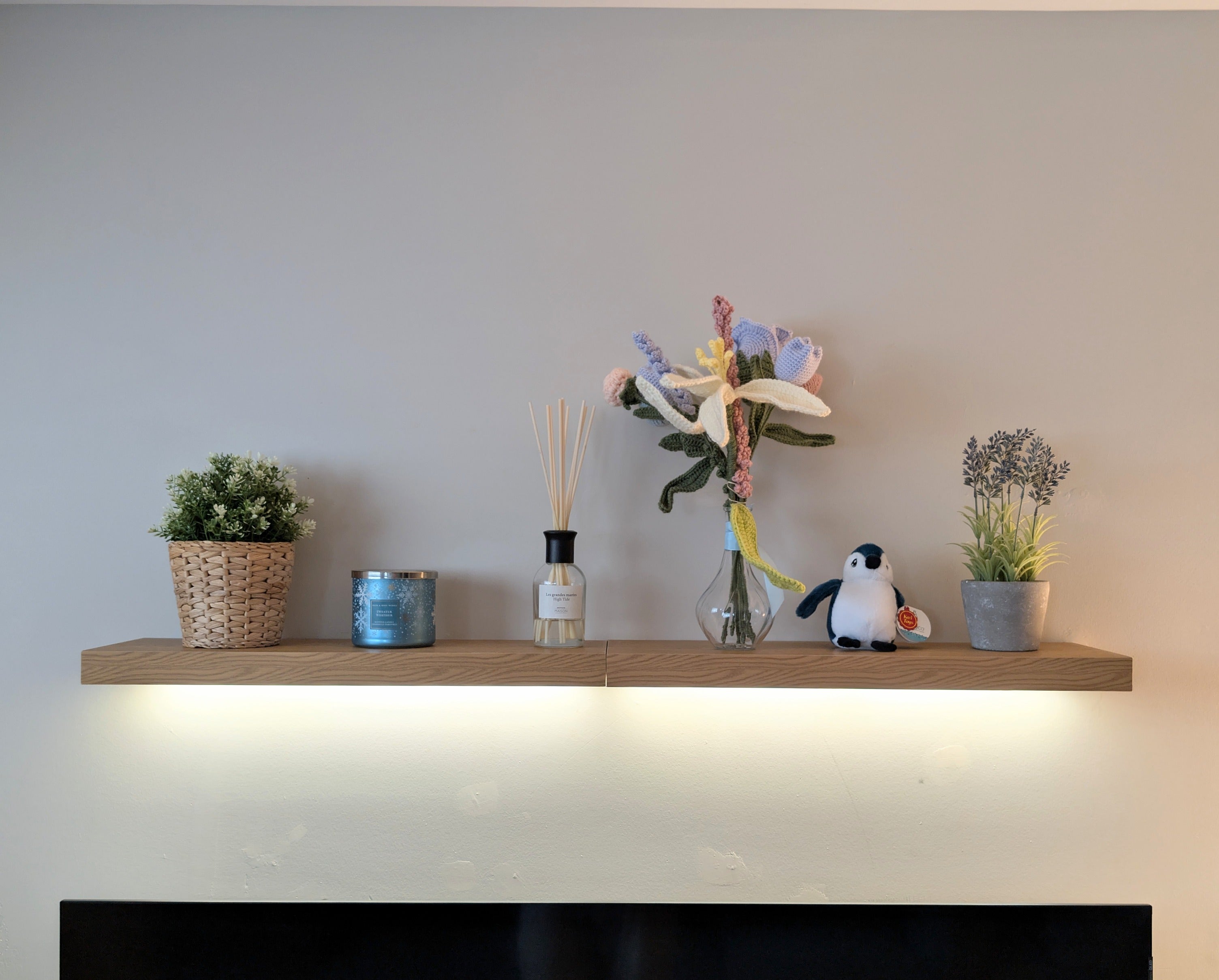 Zynix Floating Wall Shelf 60cm | LED Light, Yellow Oak